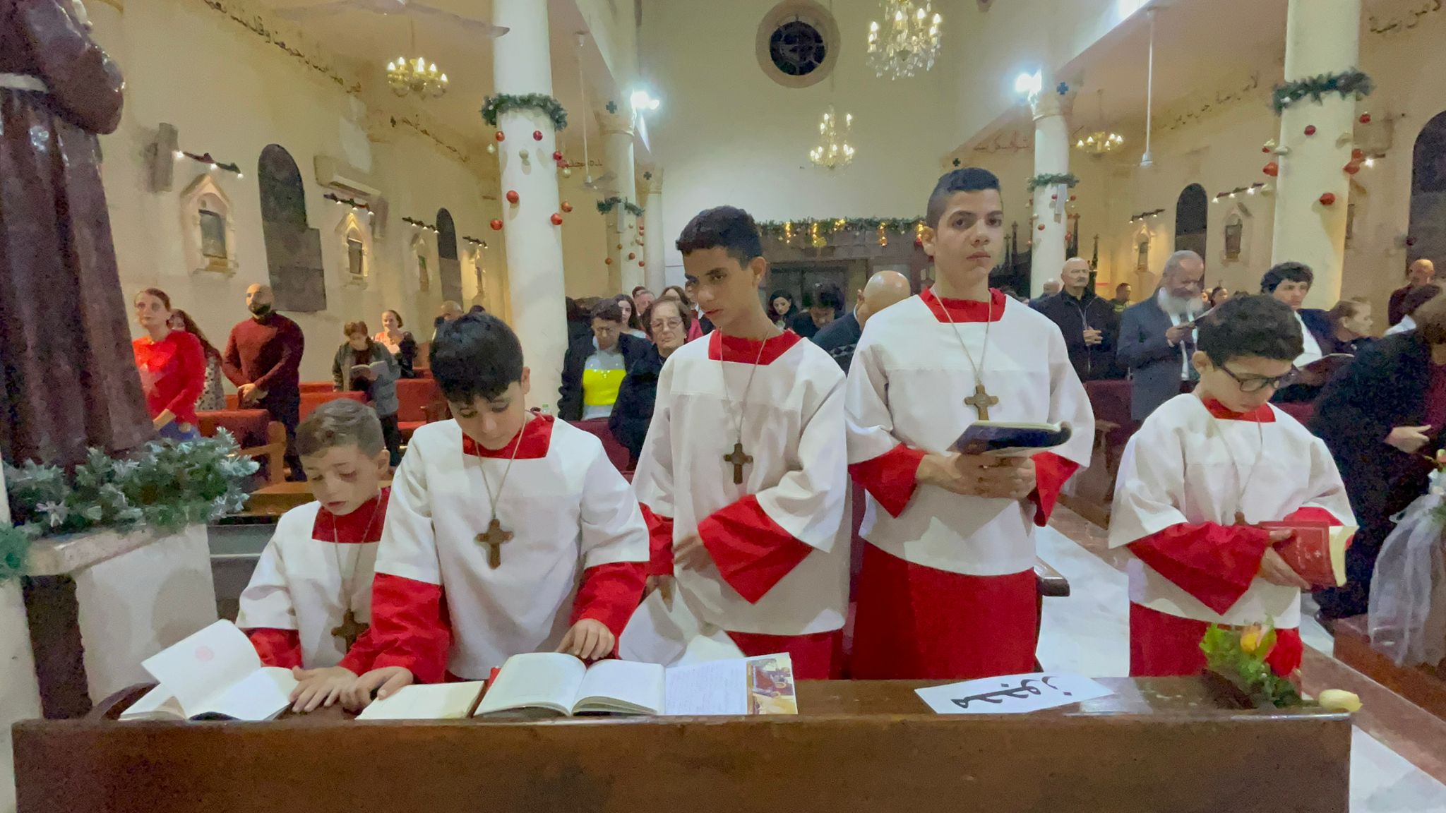 جانب من القداس. (عدسة خضر الزعنون/وفا)